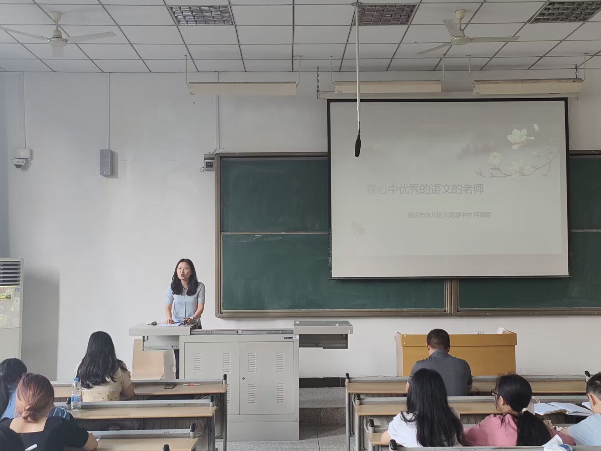 qoZf_1685321646563044184.jpg 何丽娜副校长3.jpg