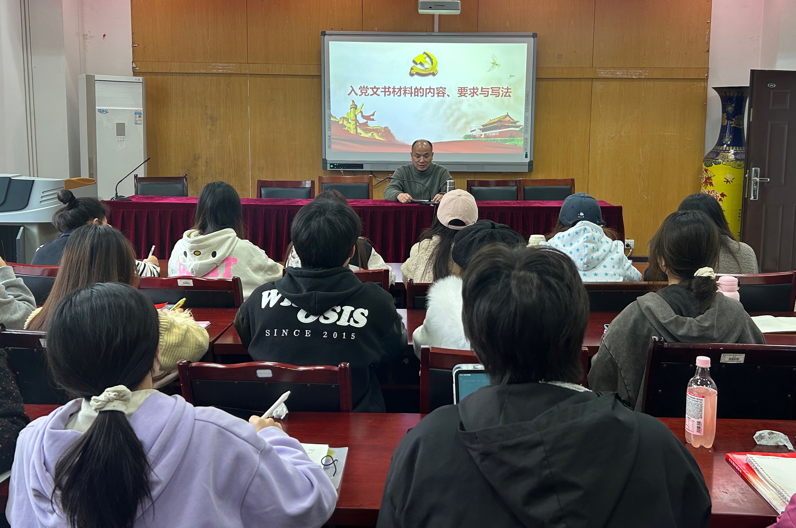 JfvX_1762347050262044843.jpg 余.jpg